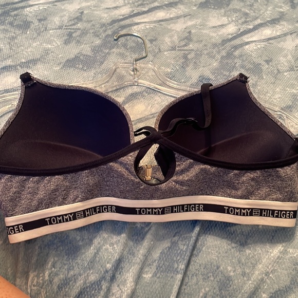 Tommy Hilfiger micro push-up front closure bra with keyhole detail in back 36C - Picture 4 of 6